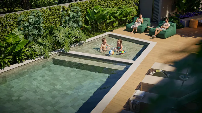 Piscina infantil e solário do Club House